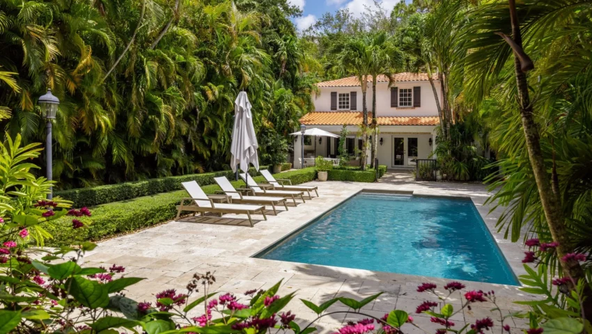 villas with swimming pool